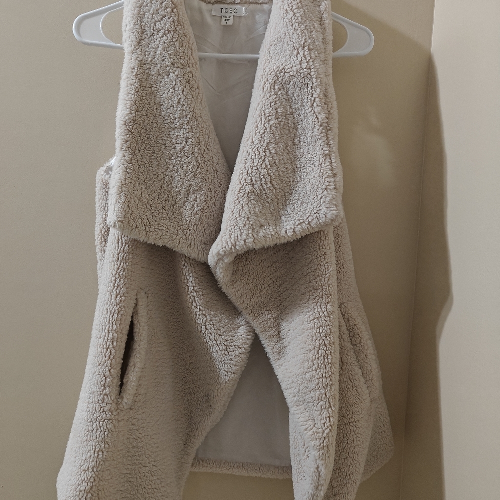 TCEC Women's Cream Sherpa Vest